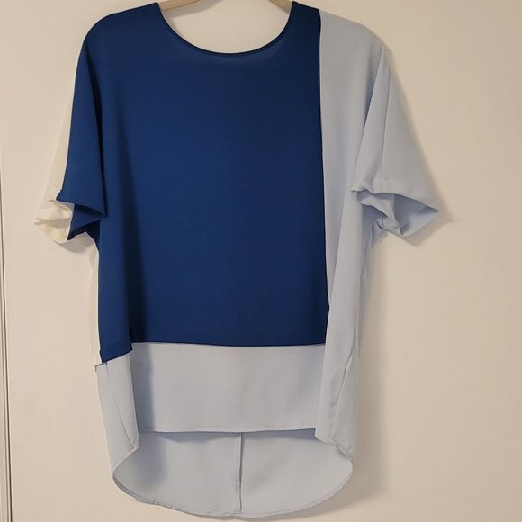 Vince Camuto two toned blue short sleeve blouse with back zipper size: M NWOT - Picture 2 of 5